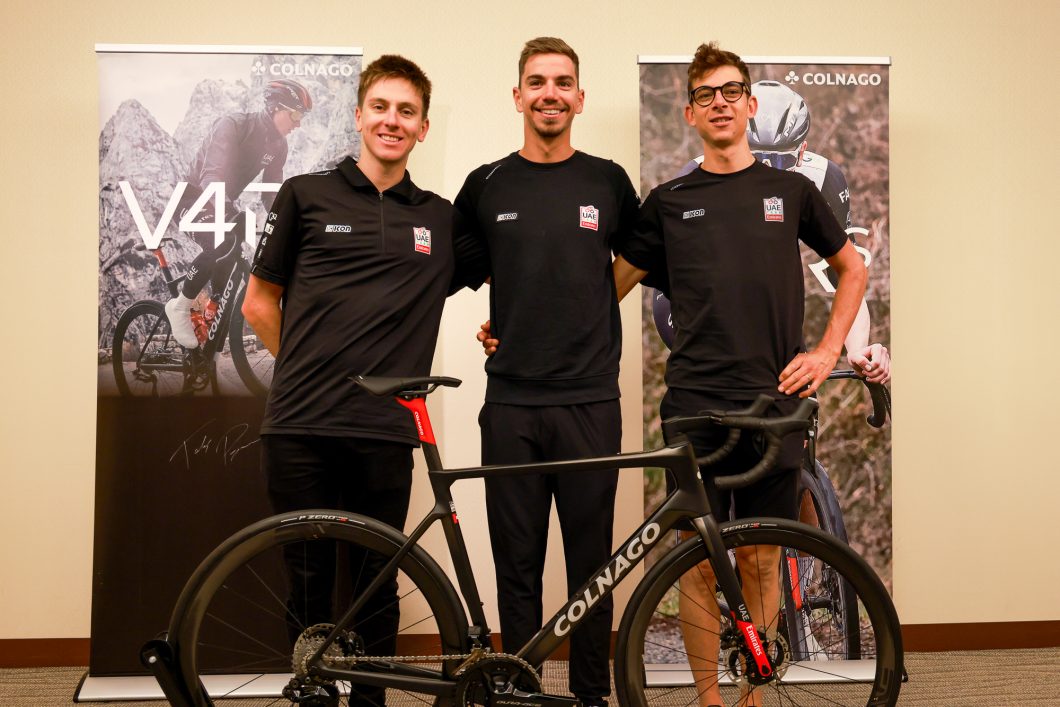 コルナゴオーナー限定 ポガチャル選手サイン入りTシャツ プレゼント