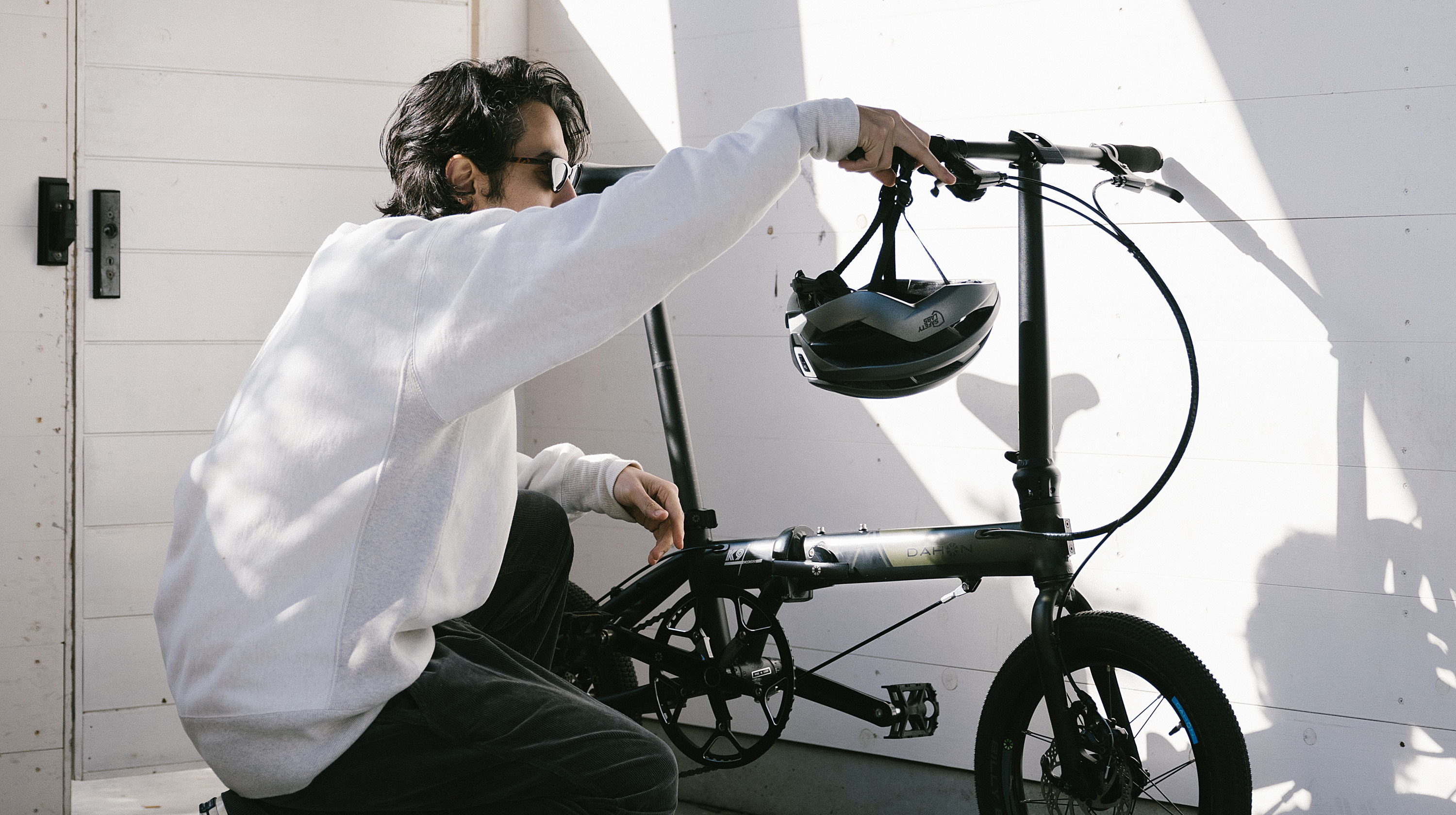 【SAFETY LABS】自転車「青切符制度」で何が変わる？今こそ手に入れたい、スタイル別おすすめヘルメットガイド