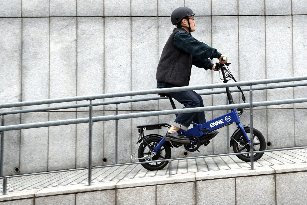 坂道を楽に上るENNE