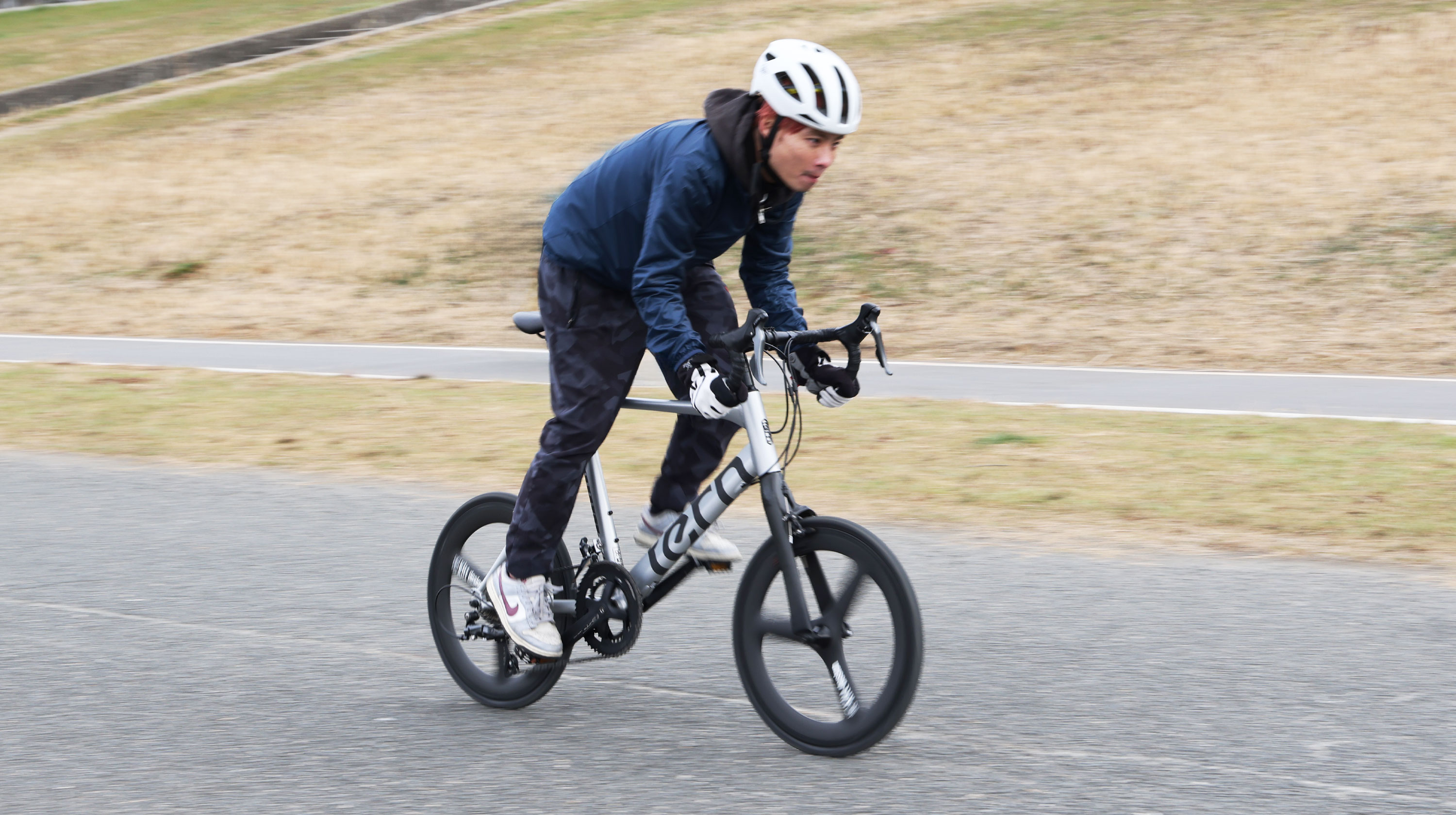 【NEWS】多彩なシーンで活躍するミニベロロード「SURGE」が、サイクルモード公式YouTubeチャンネルで紹介されました。