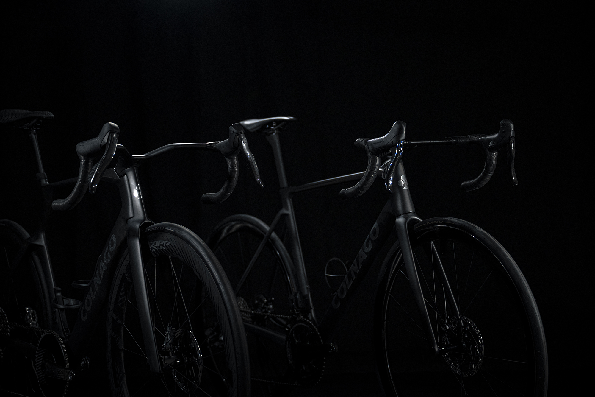 V5Rs & Y1Rs ダークシリーズが発売