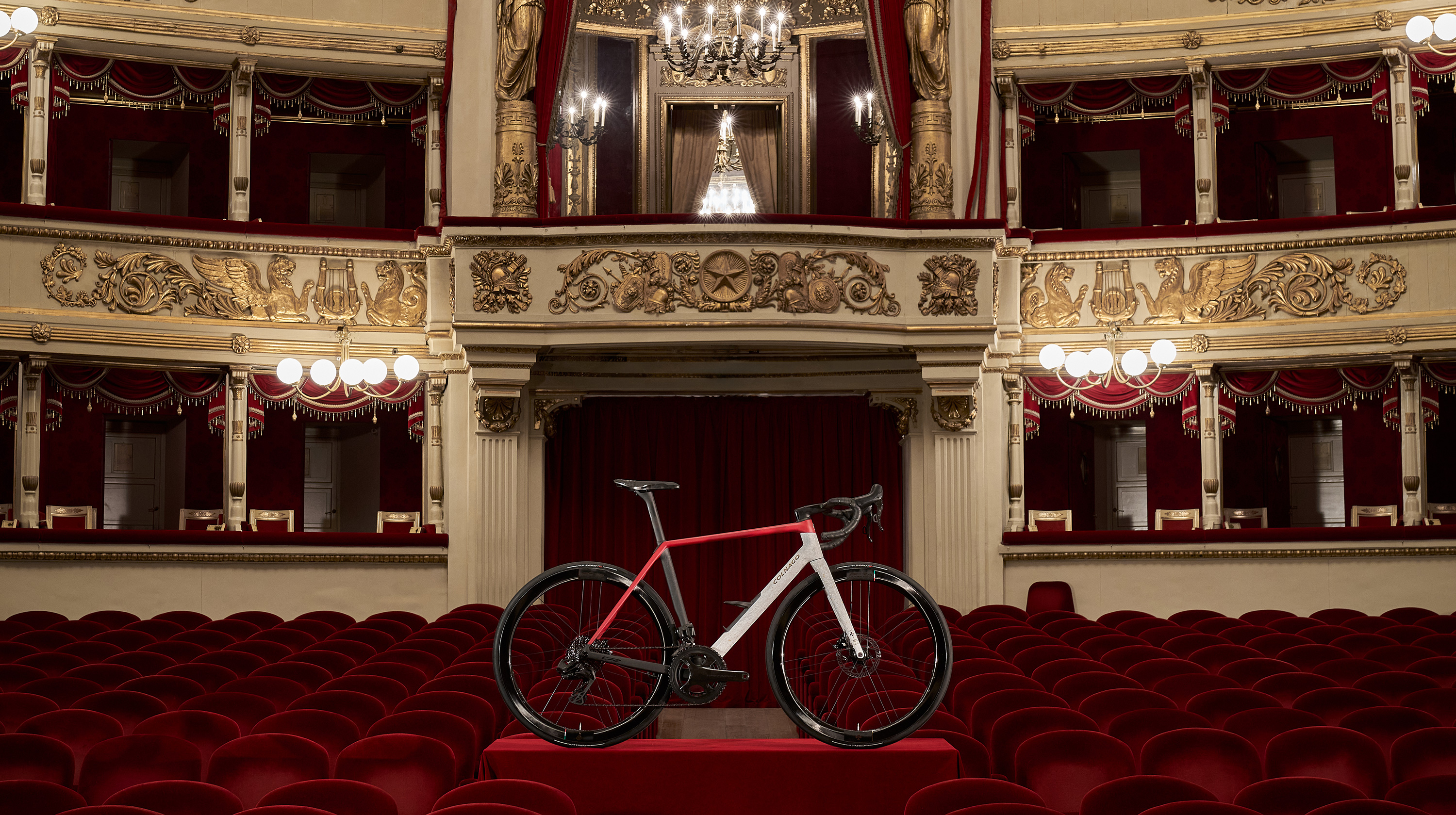 COLNAGO「C72 La Scala」誕生。スカラ座に着想を得た限定モデル