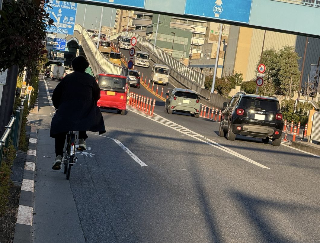 自転車は道路のどこを走ればいいんだろうイメージ