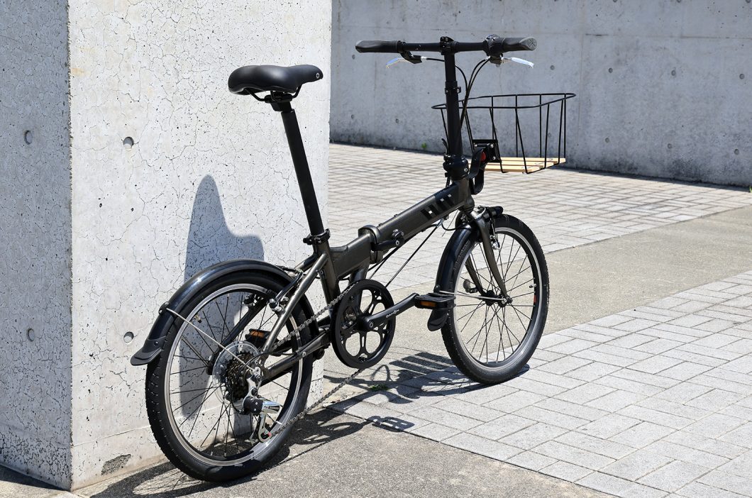 気軽でオシャレな木製プレートのワイヤーバスケット「Timber Touch Basket」が登場　DAHON Hit 装着例