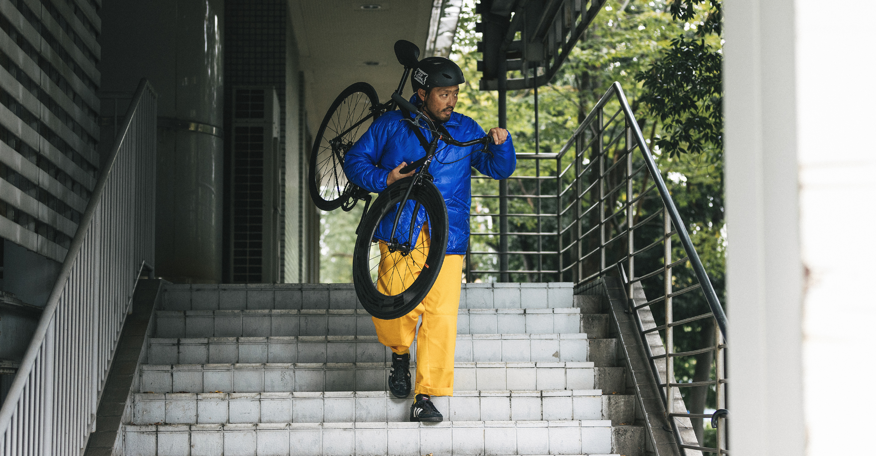 かつてのFUJI刻印金型を使用した日東製ハンドルバーが付属。FEATHER(w/ NITTO PACK)を発売