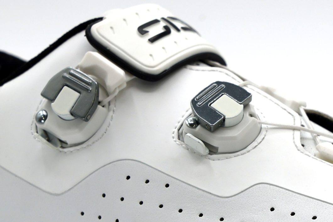 GENIUS X徹底解説｜30年愛され続けるSIDIの定番モデルが、いま最も完成度の高い万能シューズへ　NUUNダイヤル
