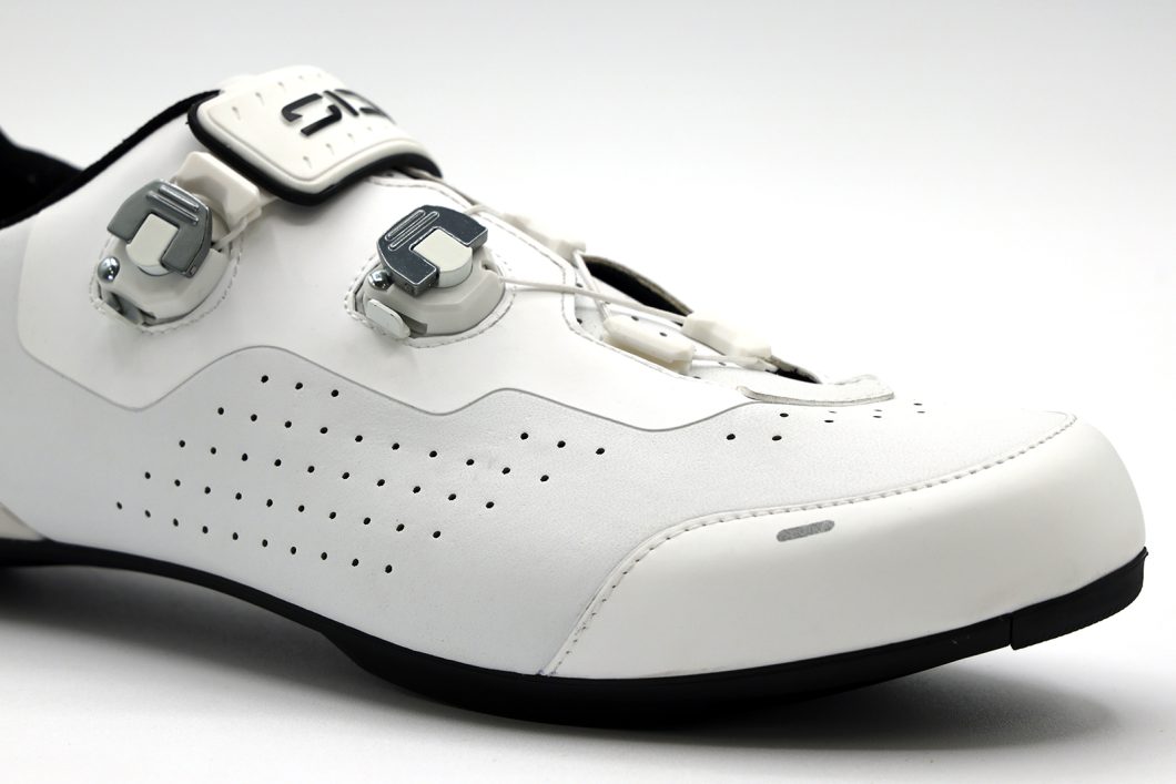 GENIUS X徹底解説｜30年愛され続けるSIDIの定番モデルが、いま最も完成度の高い万能シューズへ　アッパーデザイン
