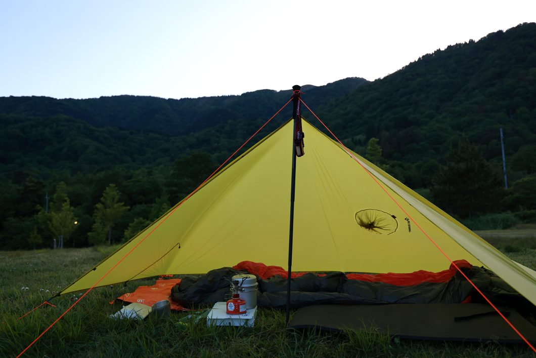 鉄道などで輪行して自転車で行くULキャンプ。今回はポンチョタープから超軽量テントに変えて、実際に比較してみた。