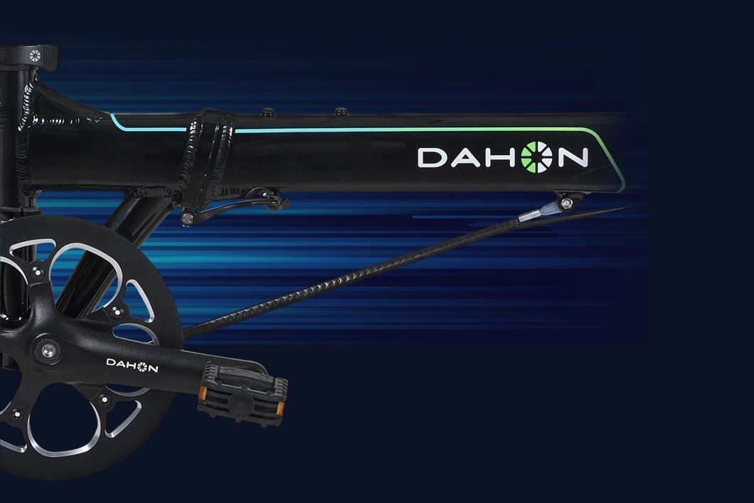折りたたみ自転車の常識を変えた一本のワイヤー。DAHONの独自技術「DELTECH」を物理学の視点から読み解く