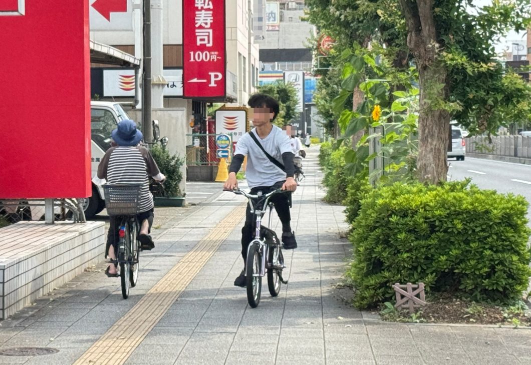 自転車歩道走行イメージ