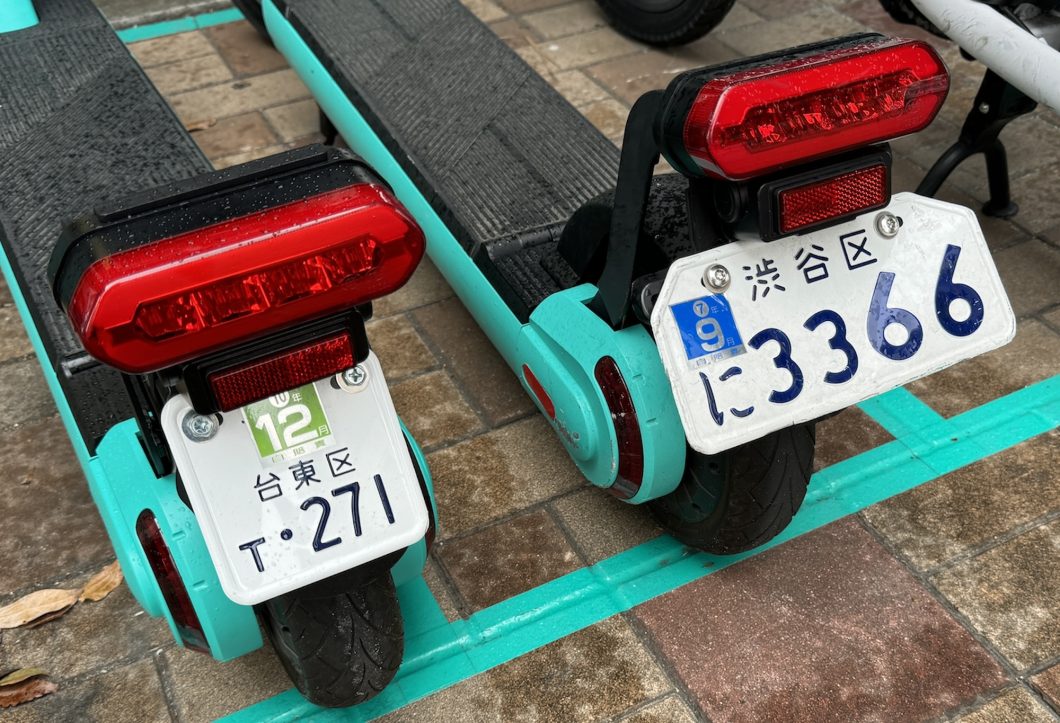 「特定小型原動機付自転車」10の謎ルール。ナンバープレートイメージ