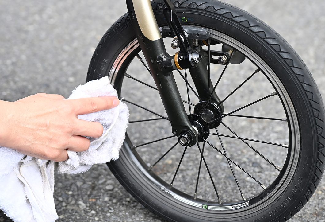 「折りたたみ自転車」と気持ちよく長く付き合っていくために。DAHON(ダホン)K3ホイール洗車イメージ